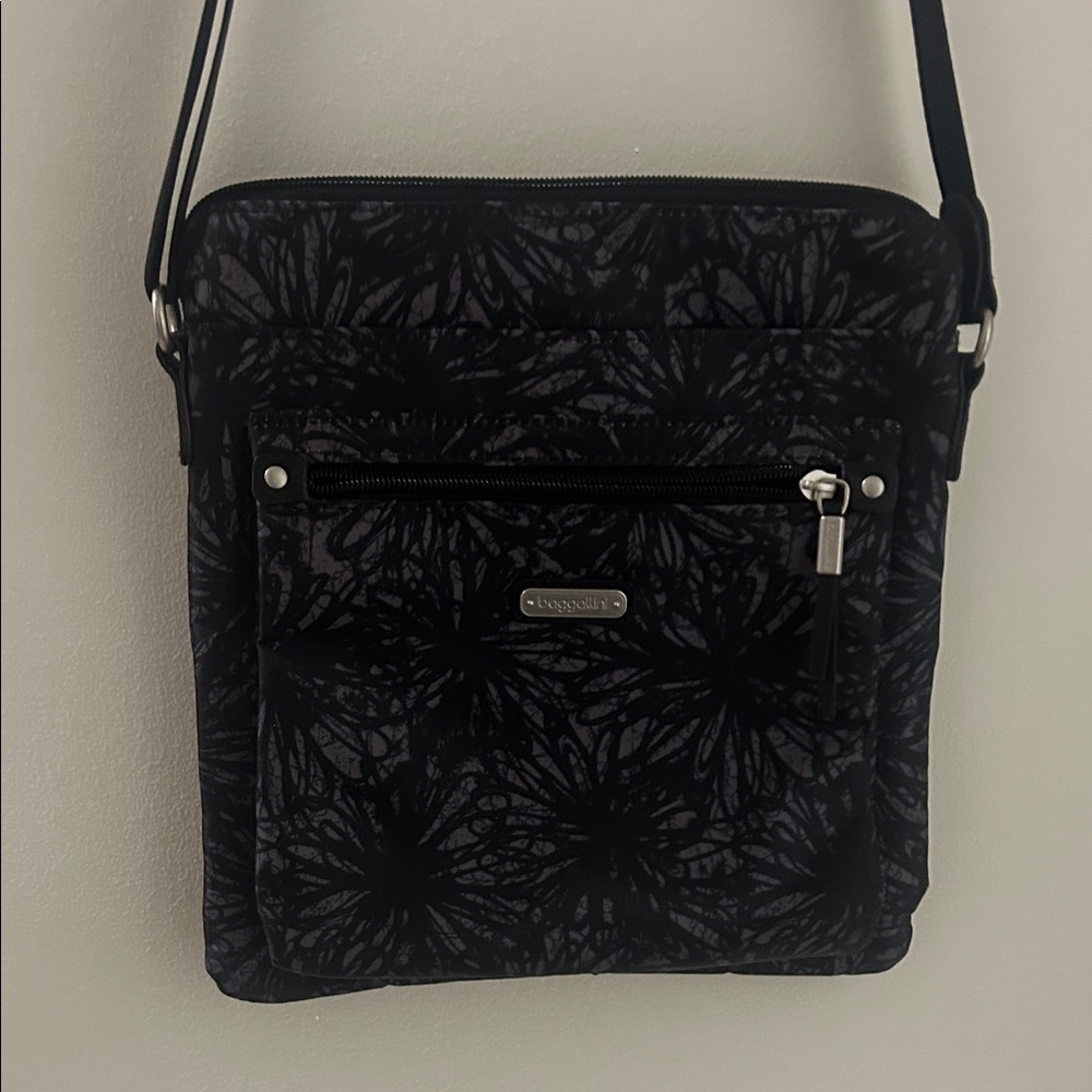 Black Baggallini Floral Crossbody Bag
